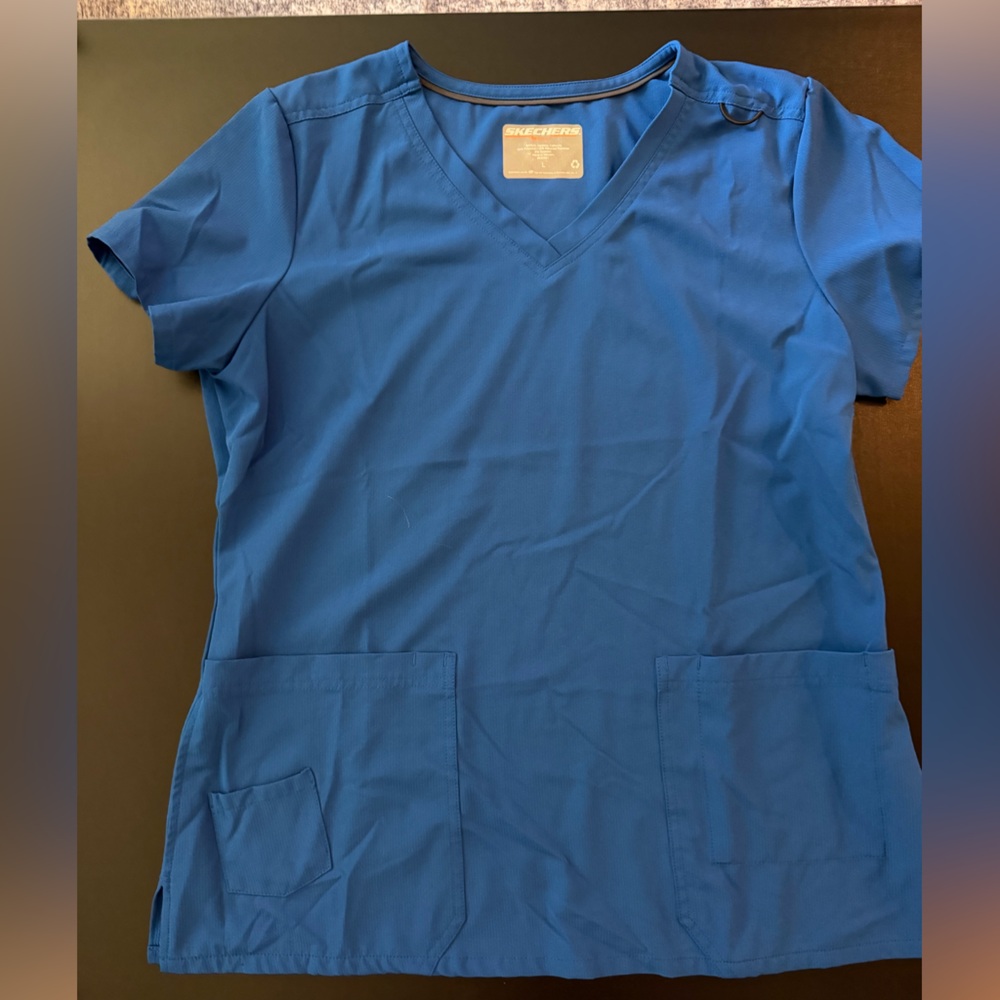 Women’s Sketchers scrub top